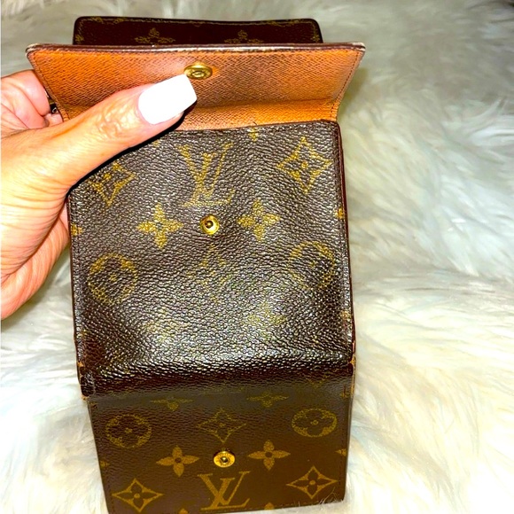 Louis Vuitton Double Mono Snap Wallet. Serial #: TH1917 - Picture 5 of 12